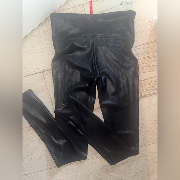 New Spanx Faux Leather glossy Leggings Black compression waistband sz. Medium - Picture 14 of 16